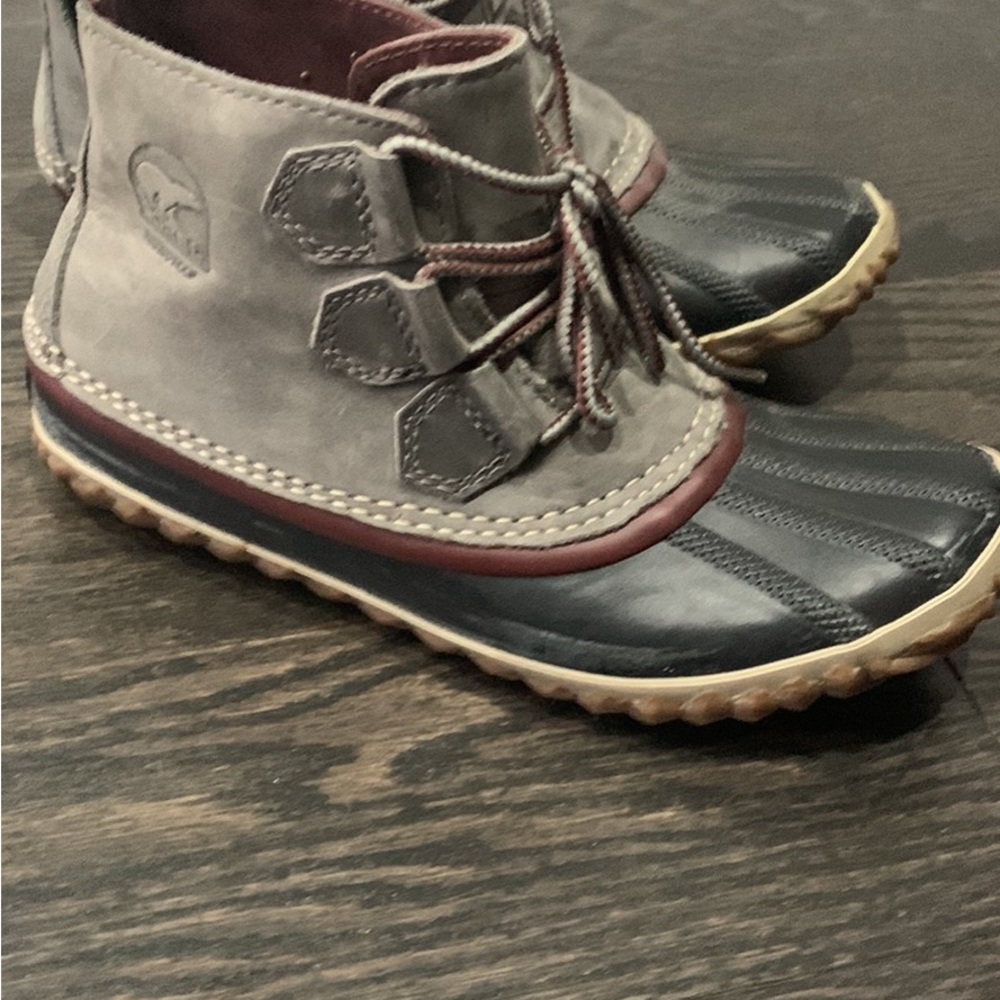 Sorel boots - Picture 4 of 4